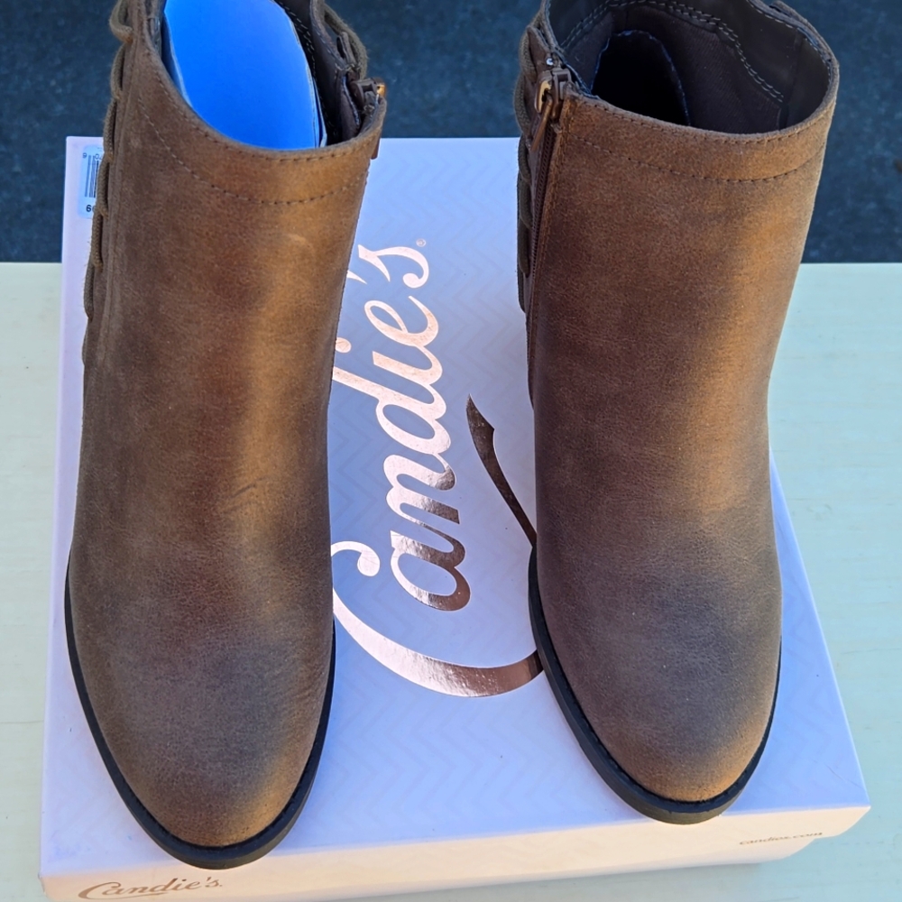 Candies Size 9  Back-lace Booties